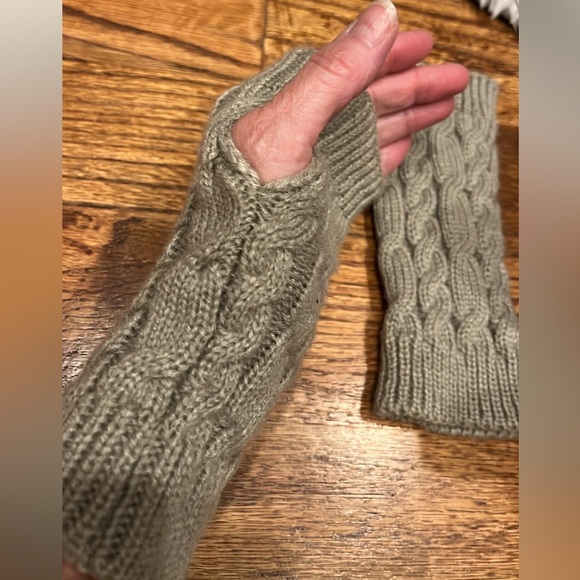 Cable Knit Taupe fingerless warmers - Picture 2 of 2